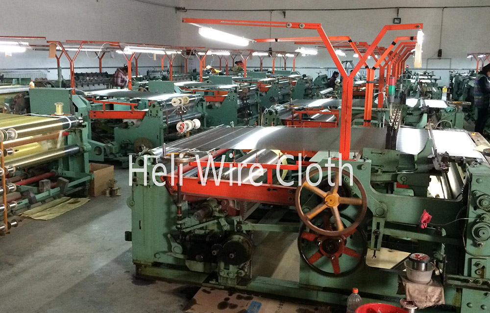 Wire mesh production equipment